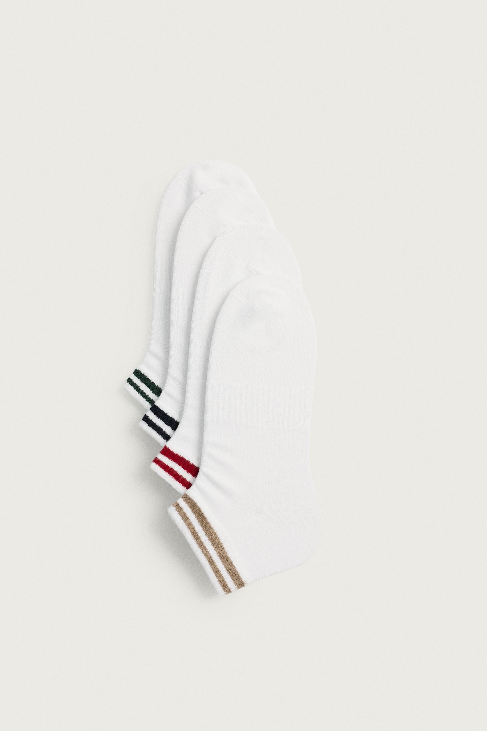 LOT DE 4 SOCQUETTES À BANDES